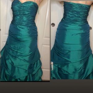 Turquoise strapless dress brand new never worn mermaid style dress